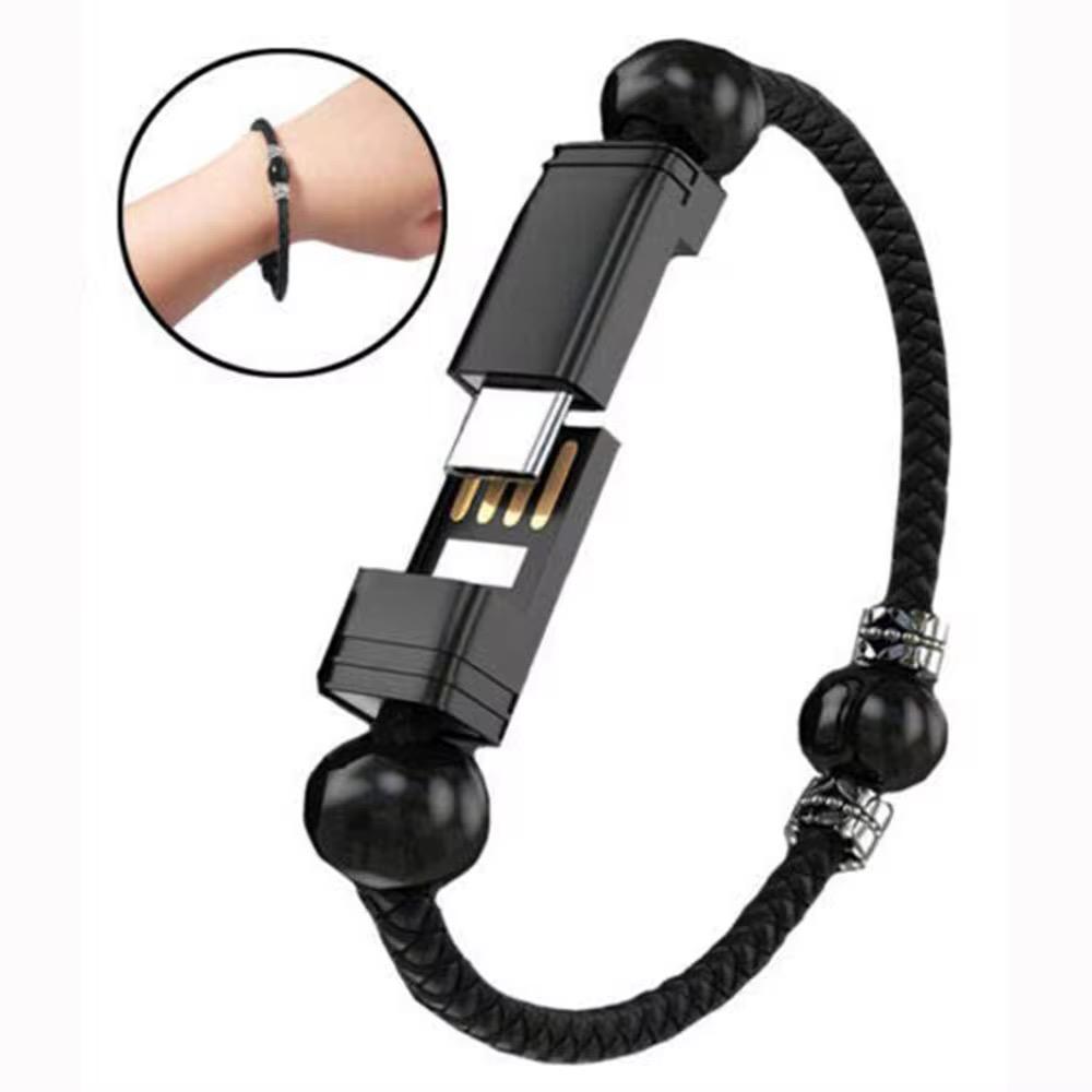 un cordon USB dissimulé dans un bracelet ( C'est pas un powerbank — c'est ton câble de secours que tu portes au poignet, toujours disponible, jamais oublié.)