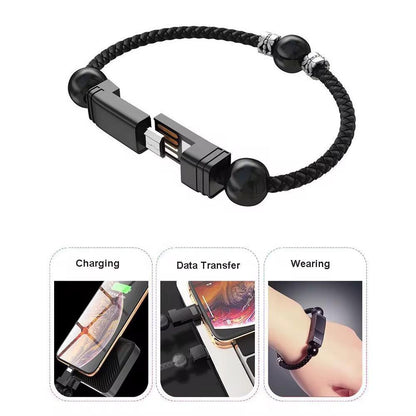 un cordon USB dissimulé dans un bracelet ( C'est pas un powerbank — c'est ton câble de secours que tu portes au poignet, toujours disponible, jamais oublié.)