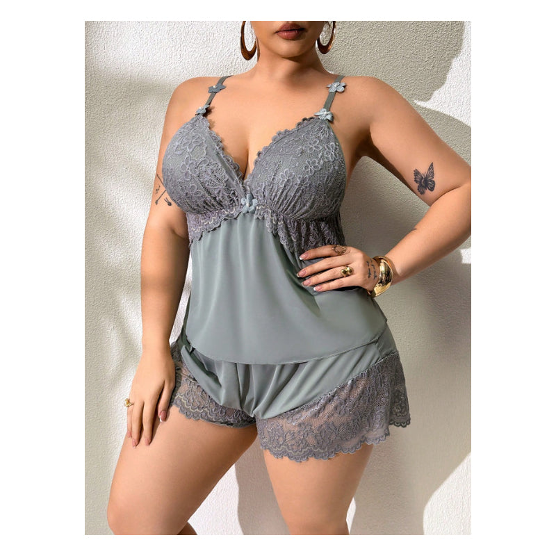 Ensemble pyjama pour femme composé d’un caraco et d’un short à bordures en dentelle