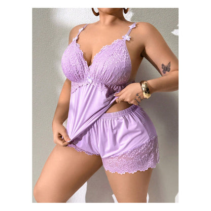 Ensemble pyjama pour femme composé d’un caraco et d’un short à bordures en dentelle